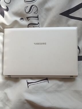 Samsung White Laptop - Compact Portable Notebook N120